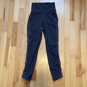 Lululemon crops size 4